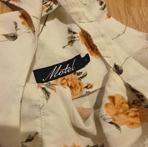 MOTEL Floral Halter Romper - Picture 4 of 9